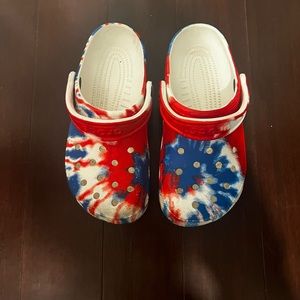 CROCS kids classic tie-dye graphic clogs        unisex M 4 W 6